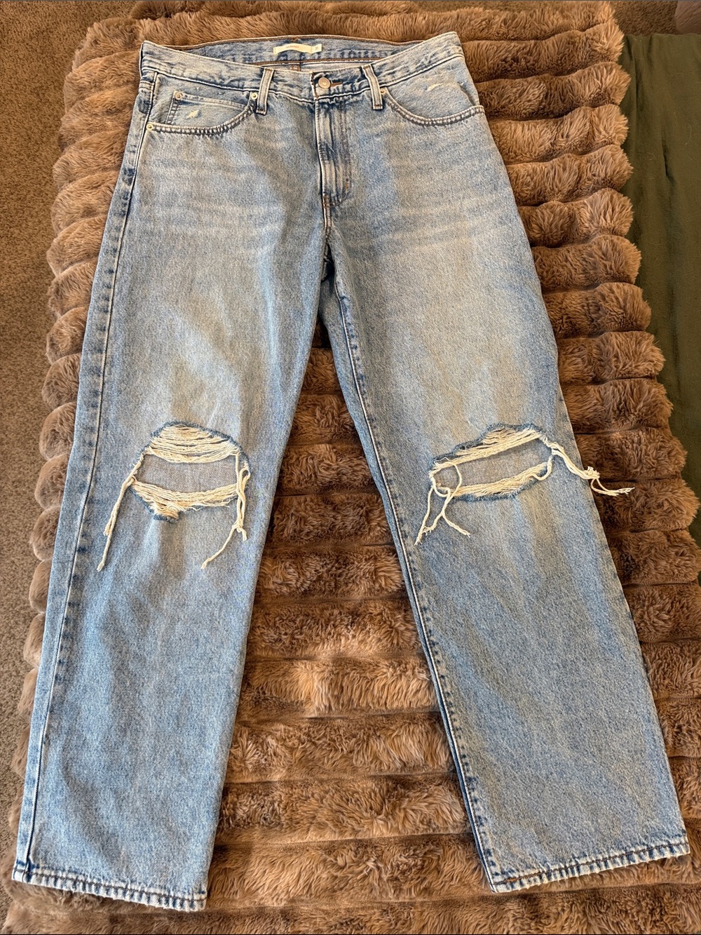 Levi’s ‘94 Baggy  Light Blue Distressed Women's Jeans (never worn)